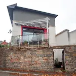 Special 3 Bedroom Townhouse With Parking In Bristol