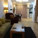2 Double Bedroom Flat With Large Garden