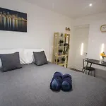 Flat 1, 401 Stapleton Rd
