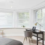 Stunning 2 Bedroom Apartment In Fantastic Location