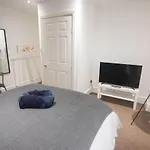 Flat 1, 401 Stapleton Rd