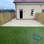 Harrystoke 1 Bedroom Studio, Free Parking & Garden