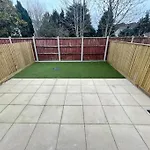 Harrystoke 1 Bedroom Studio, Free Parking & Garden