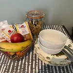 Clifton Georgian Townhouse, Downstairs Ensuite Room & Light Plant Based Breakfast