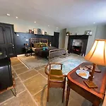 Clifton Georgian Townhouse, Downstairs Ensuite Room & Light Plant Based Breakfast