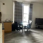Central Bristol Apartment Near Stokes Croft