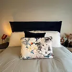 Stunning 2-Bed Apartment In Bristol With Parking