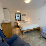 Clifton Garden Flat With Parking