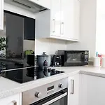 Modern & Spacious Flat In The Centre Of Bristol!