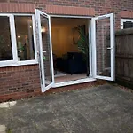Spacious 3 Bed House In Bristol