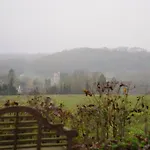 Shepherds Hut In Countryside Near Bath And Bristol