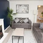 Gorgeous 3 Bed House In Bristol