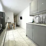 Contemporary Garden Flat In Clifton