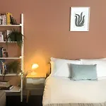 Contemporary Garden Flat In Clifton