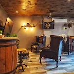 The Pub - Unique & Authentic Experience - Free Parking!, 5 Minutes From Airbus And The Mall Cribbs