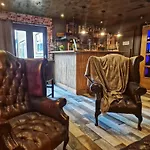 The Pub - Unique & Authentic Experience - Free Parking!, 5 Minutes From Airbus And The Mall Cribbs