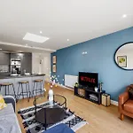 Boutique Bristol Abode - Sleeps 6- Parking - Garden