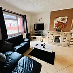 The European 3 Bedroom House By Altoluxoexperience Short Lets & Serviced Accommodation With Free Parking