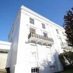 Beautiful Top Floor Clifton Apartment