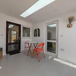 Gated 2 Guests Private House Free Parking