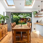 Charming Family Home With Stoves, Garden & Parking
