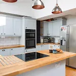 Charming Family Home With Stoves, Garden & Parking