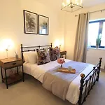 Cabot Mews Apartment 6