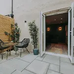 Clifton 32 - Garden Flat With Hot Tub - Hopewell