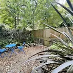 Contemporary Garden Flat In Clifton