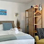 Redland Retreat, Cosy Garden Studio For 2