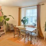 Ninetree Hill One Bedroom Basement Flat