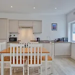 Modern 5-Beds - City Centre - Free Parking - Temple - By Hinkley Homes Short Lets & Serviced Accommodation