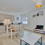 Modern 5-Beds - City Centre - Free Parking - Temple - By Hinkley Homes Short Lets & Serviced Accommodation