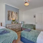 Modern 5-Beds - City Centre - Free Parking - Temple - By Hinkley Homes Short Lets & Serviced Accommodation
