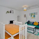 Modern 5-Beds - City Centre - Free Parking - Temple - By Hinkley Homes Short Lets & Serviced Accommodation