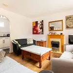 Charming Cosy Coach House In Fishponds Bristol