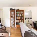 Charming Cosy Coach House In Fishponds Bristol