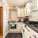 Charming Cosy Coach House In Fishponds Bristol