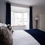 Lena St 3 Bedroom House Sleep 6- Long Stay Contractors-Free Parking
