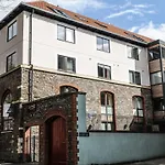 Your Stay Bristol Cabot Mews