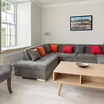 Free Parking! Very Large 2 Bedroom Clifton Flat