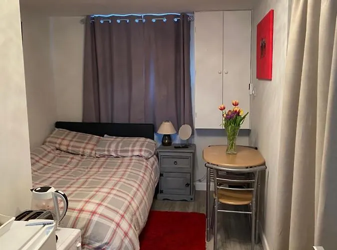 Ali\'S Place