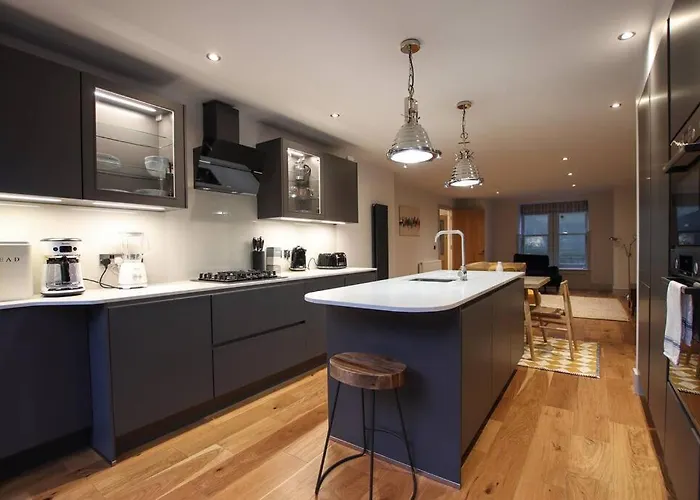 Stylish 2 Bed Home In The Heart Of Clifton