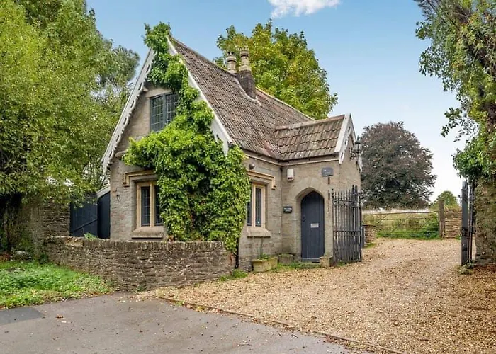 Luxury 2 Bed Cosy Cottage With Hot Tub And Childrens Play Area Hambrook Bristol
