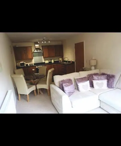 2 Bedroom Luxury Apartment In Bristol