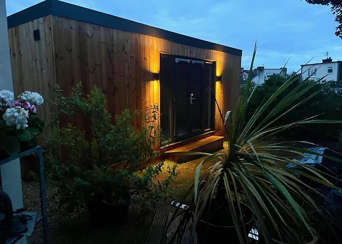 Redland Retreat, Cosy Garden Studio For 2