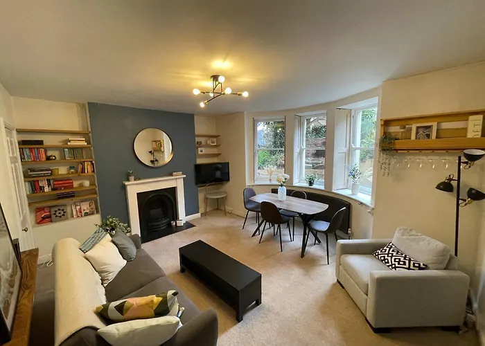 Restful Victorian Apartment With Garden