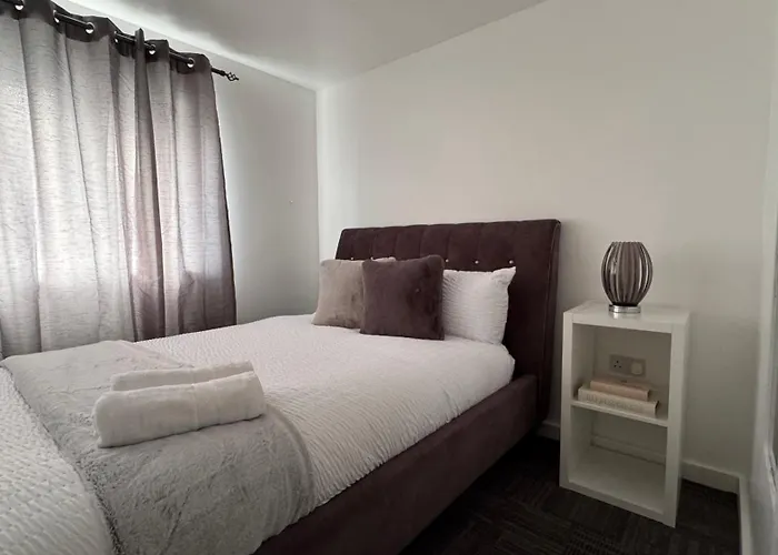 The Snug Shared House