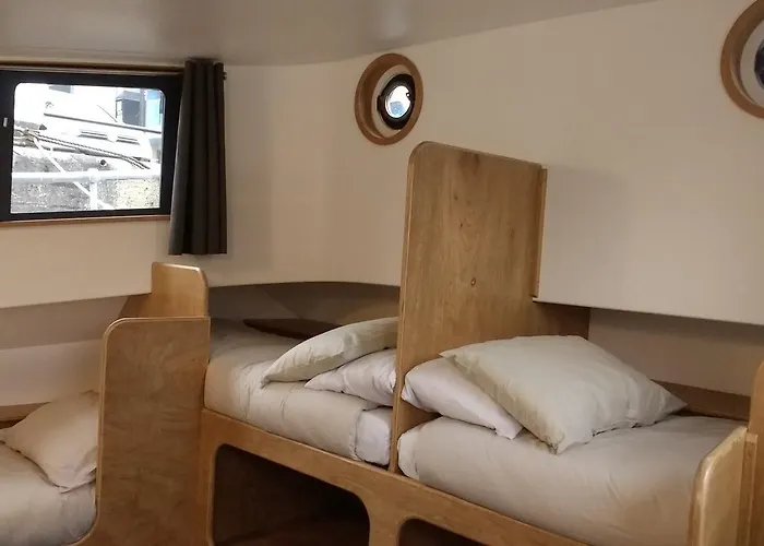 Kyle Blue - Bristol Harbour Luxury Hostel Boat
