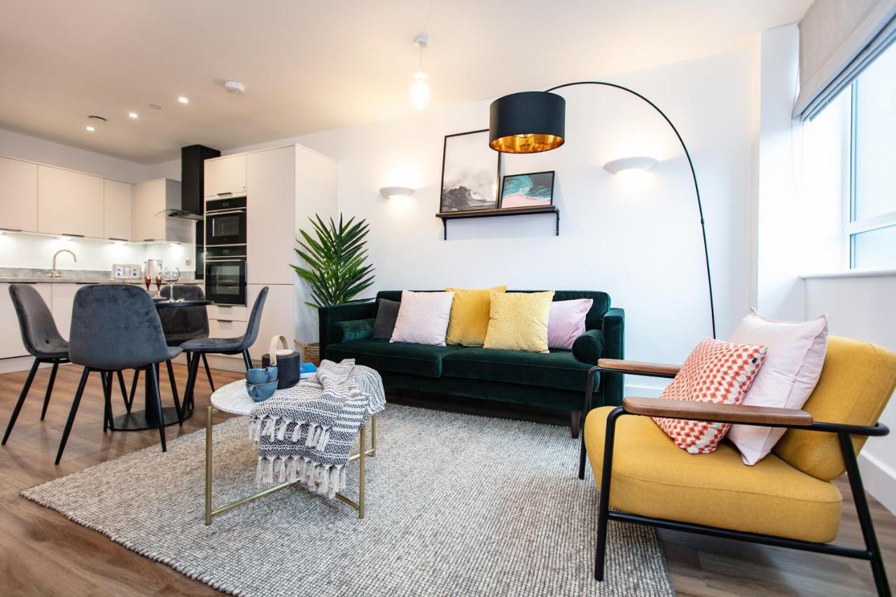 Centre - Free Parking - Stylish 2 Bedroom *